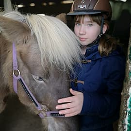 Mailin mit ihrem Pferd